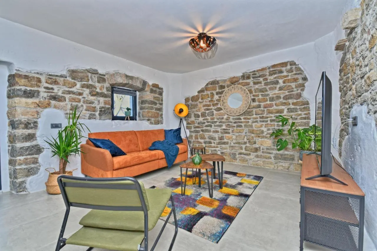 Villa Marusici 2140 Holiday home