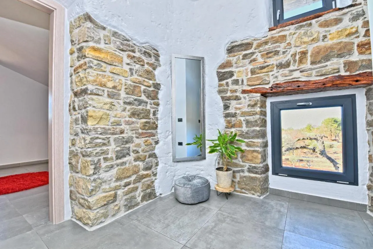 Villa Marusici 2140 Holiday home